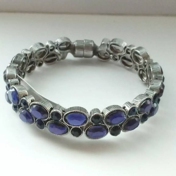 Dress Barn Blue Glass Stone Bracelet Silver Tone w/Magnetic Clasp - Picture 1 of 3